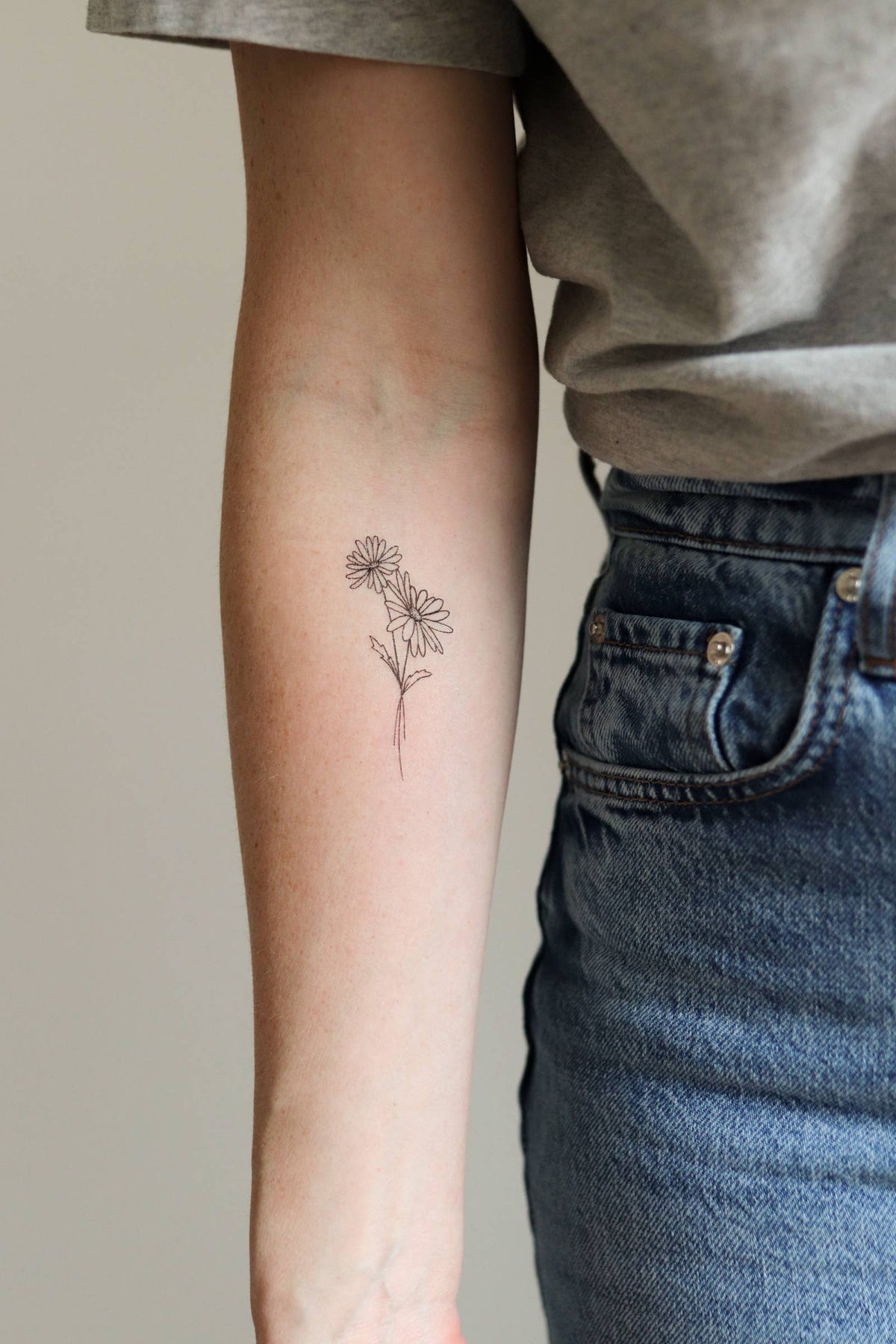 Saint &amp; Company - April Birth Flower - Daisy Temporary Tattoos