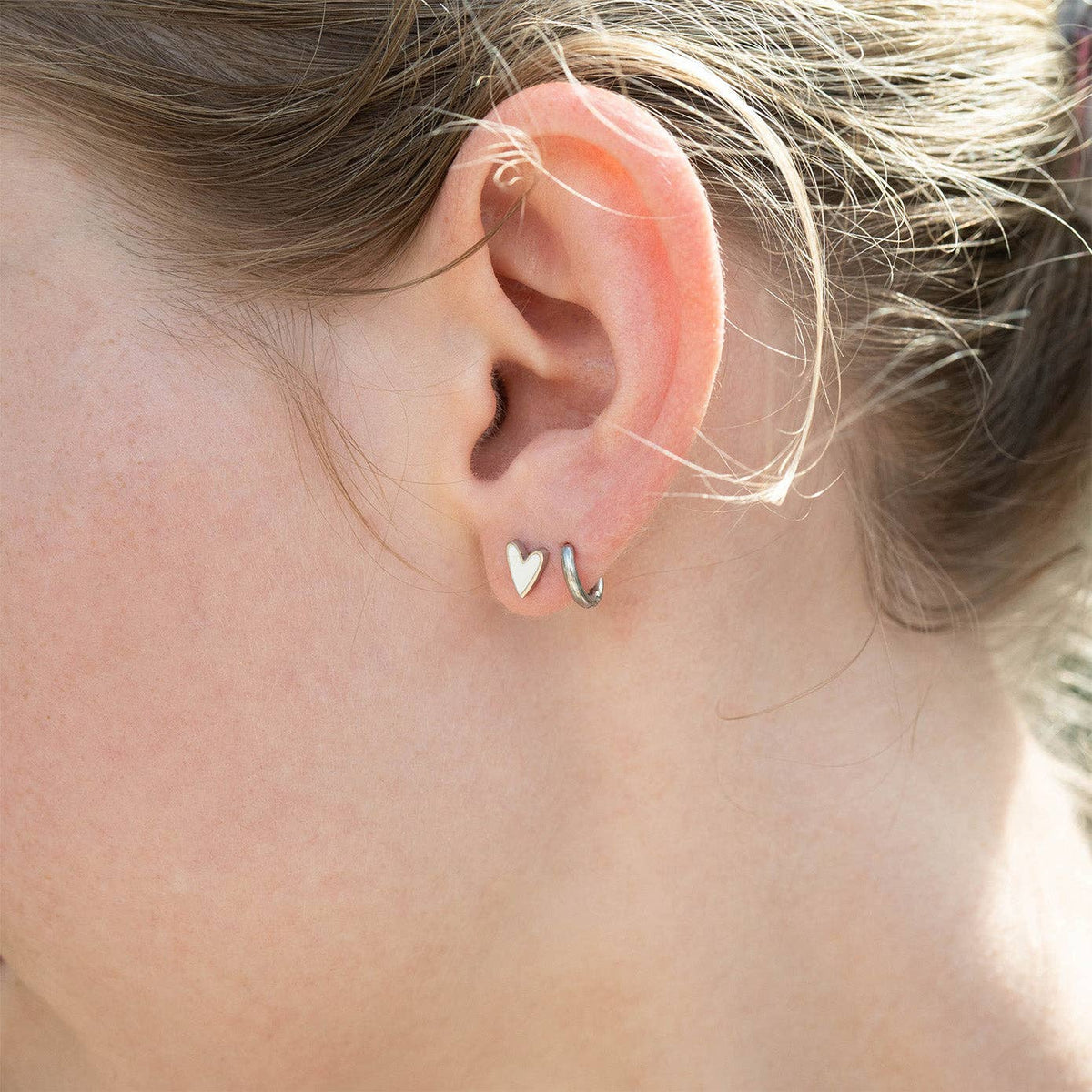 18K Gold PVD Stainless Steel White Heart Stud Earrings: Stainless / White