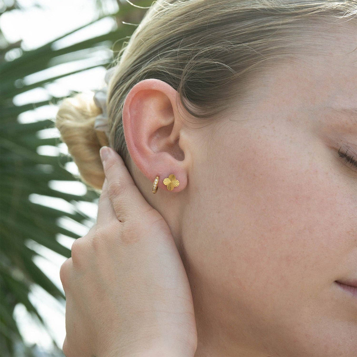 18K Gold PVD Stainless Steel Clover Stud Earrings: Gold