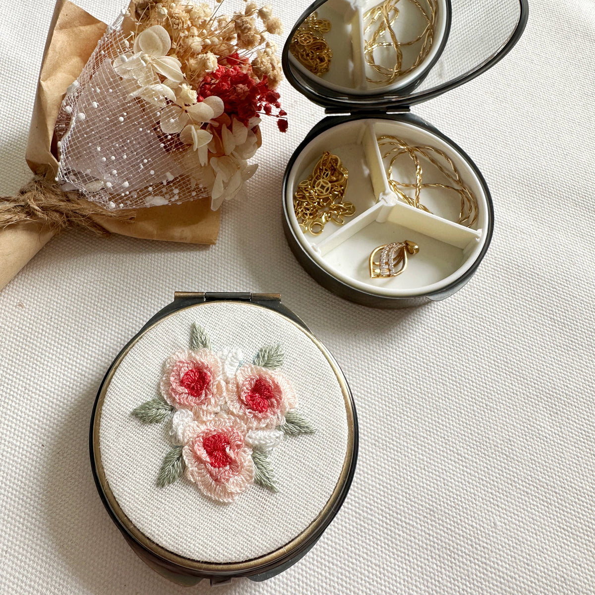 Floral Embroidered Round Jewelry Box With Mirror: Pink Roses