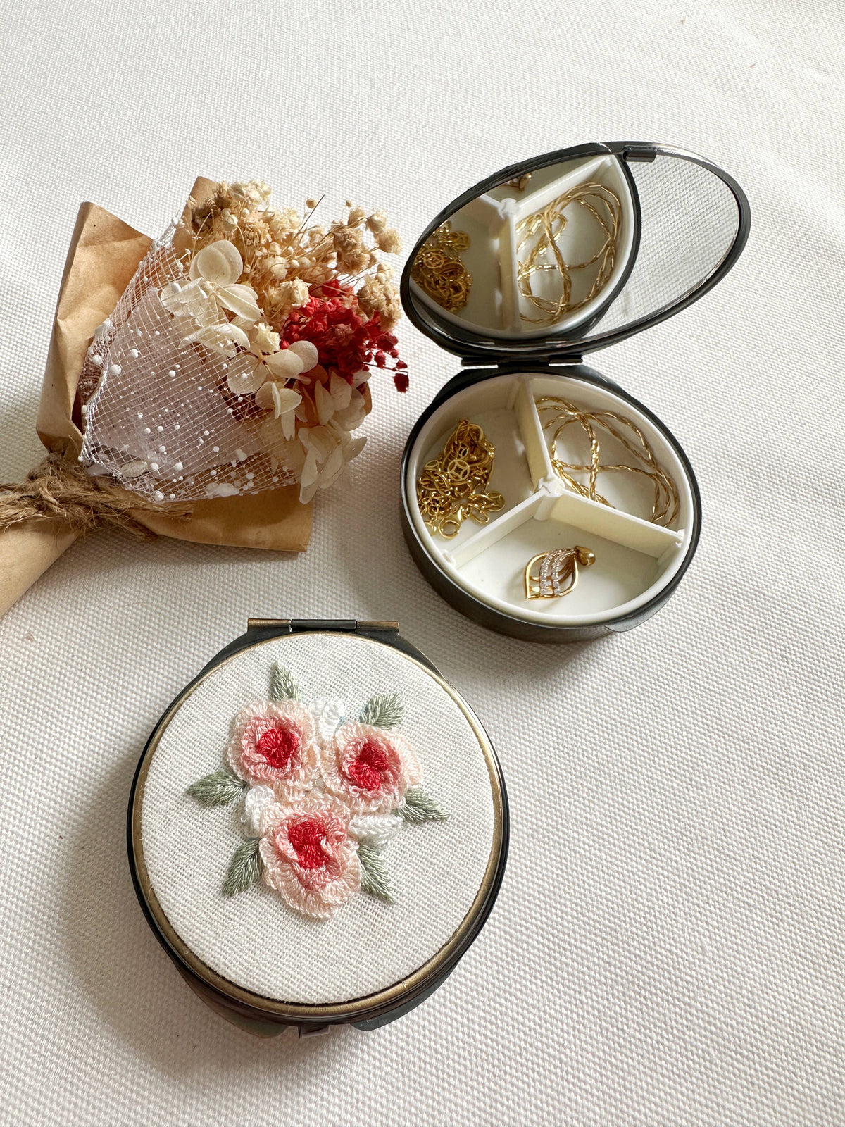 Floral Embroidered Round Jewelry Box With Mirror | Flower Garden