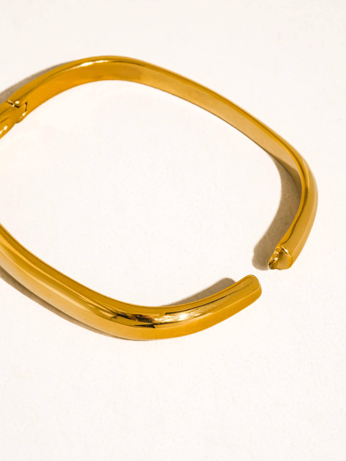 18K Gold Non-Tarnish Classic Bangle