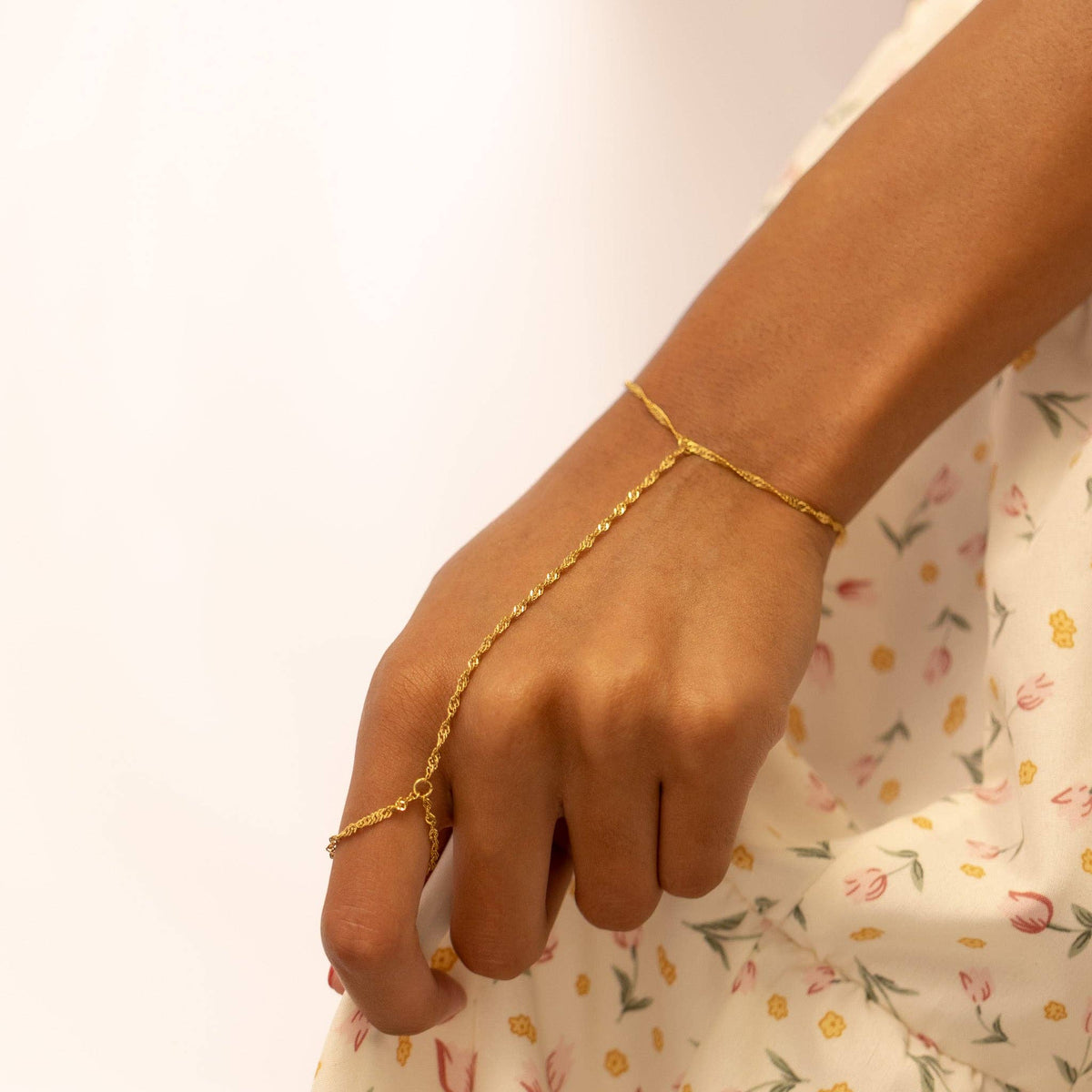 18K Gold PVD Stainless Steel Singapore Hand Chain: Gold