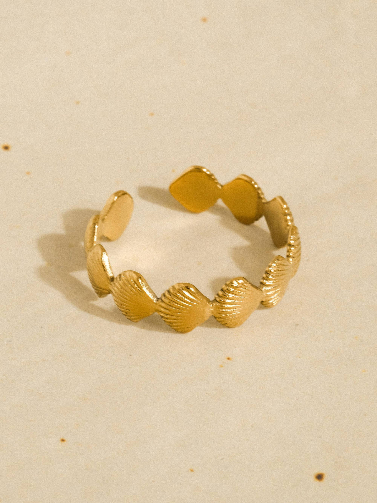 18K Gold Non-Tarnish Shell Band Open Ring: Yellow Gold