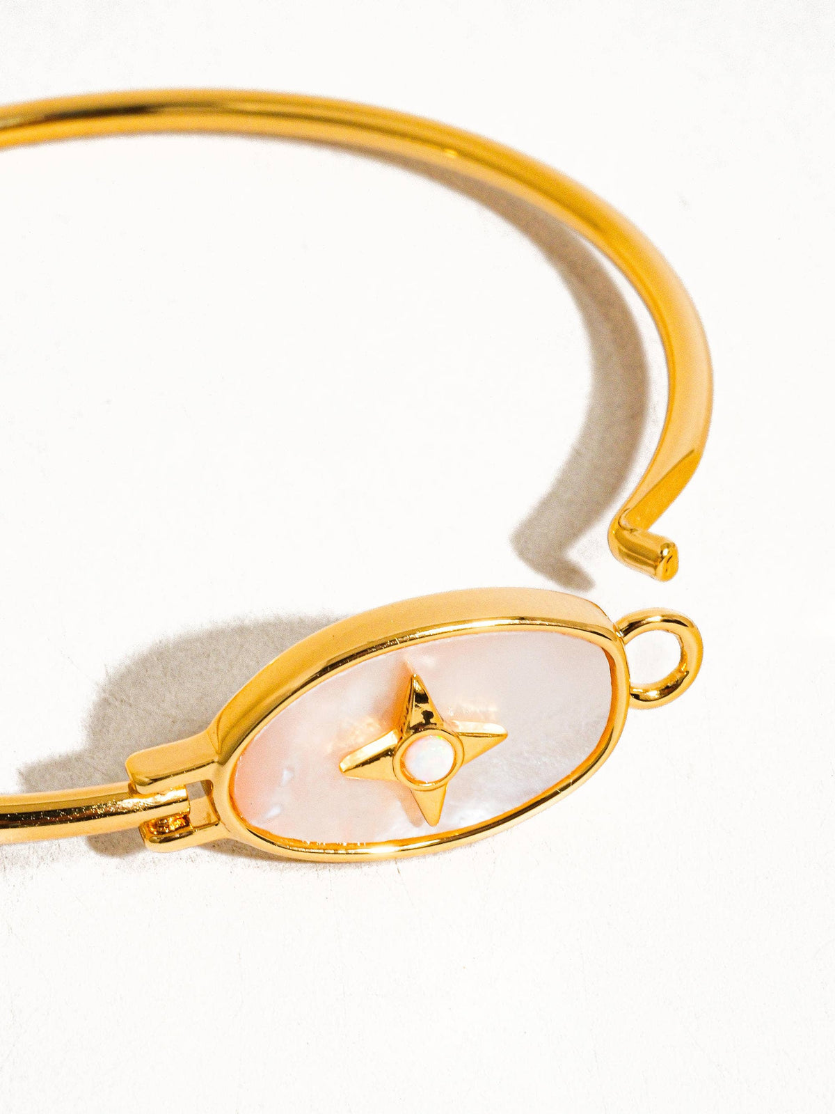 18K Gold Vintage Star Shell Bangle