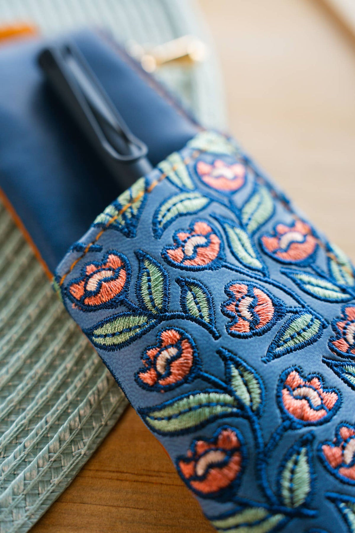 Denik - Creeping Floral Embroidered Notebook Pouch