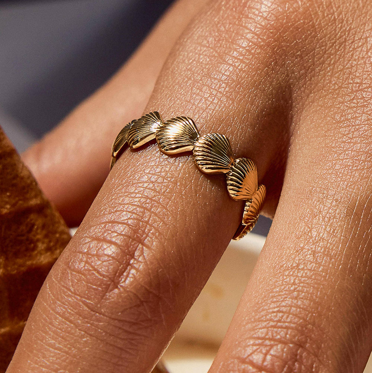 18K Gold Non-Tarnish Shell Band Open Ring: Yellow Gold