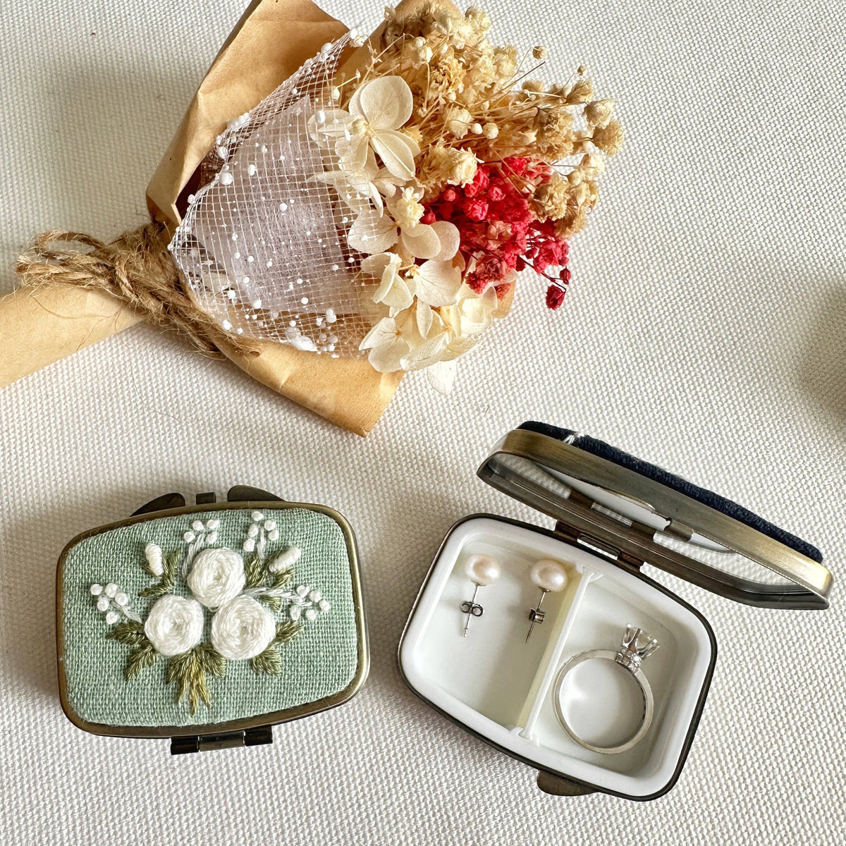 Floral Embroidered Rectangle Mini Jewelry Box With Mirror: White Roses