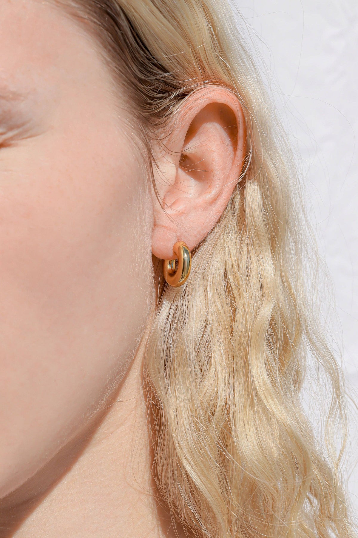 18K Gold PVD Stainless Steel Chunky Gold Huggie Earrings: Gold