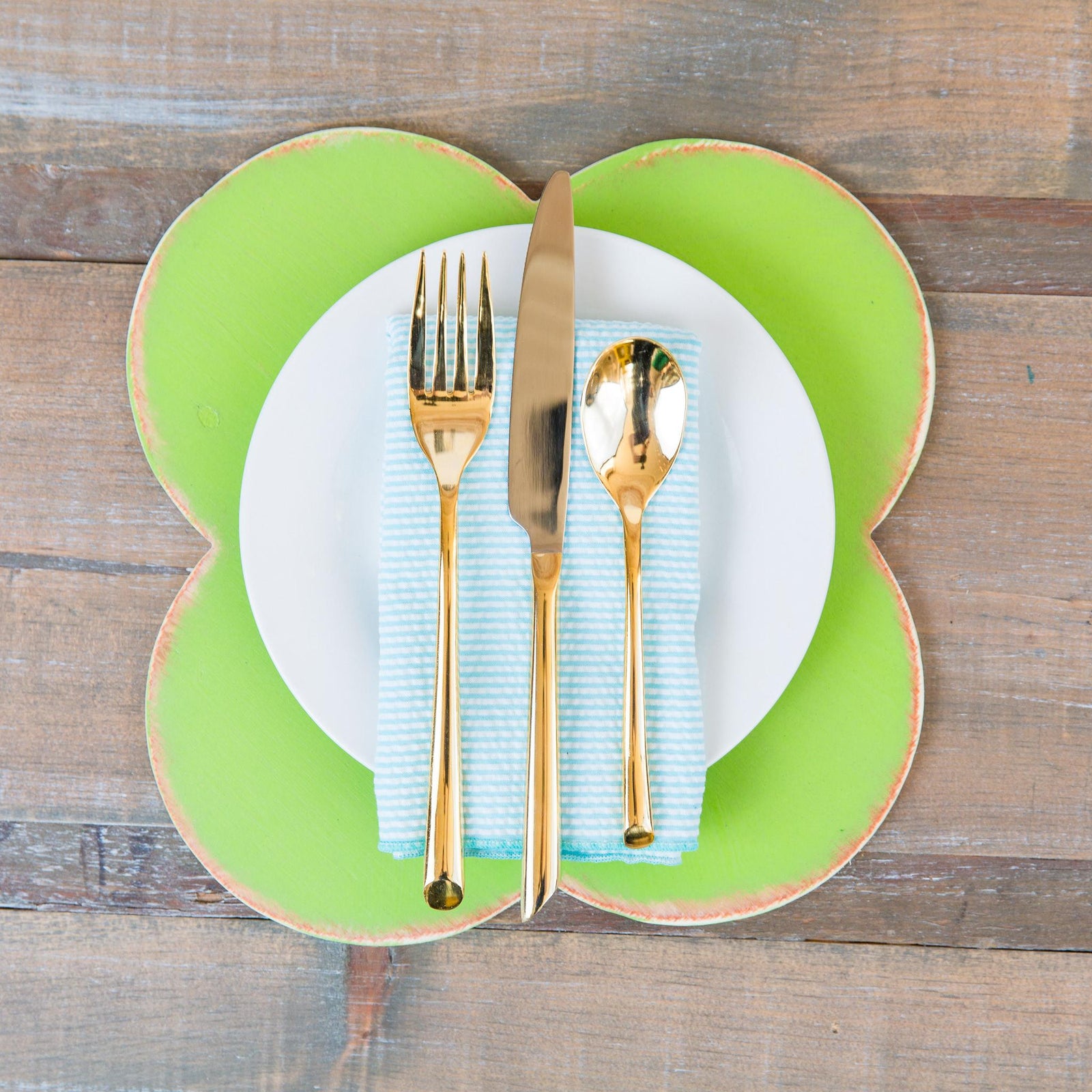 wooden quatrefoil placemats  grace graffiti