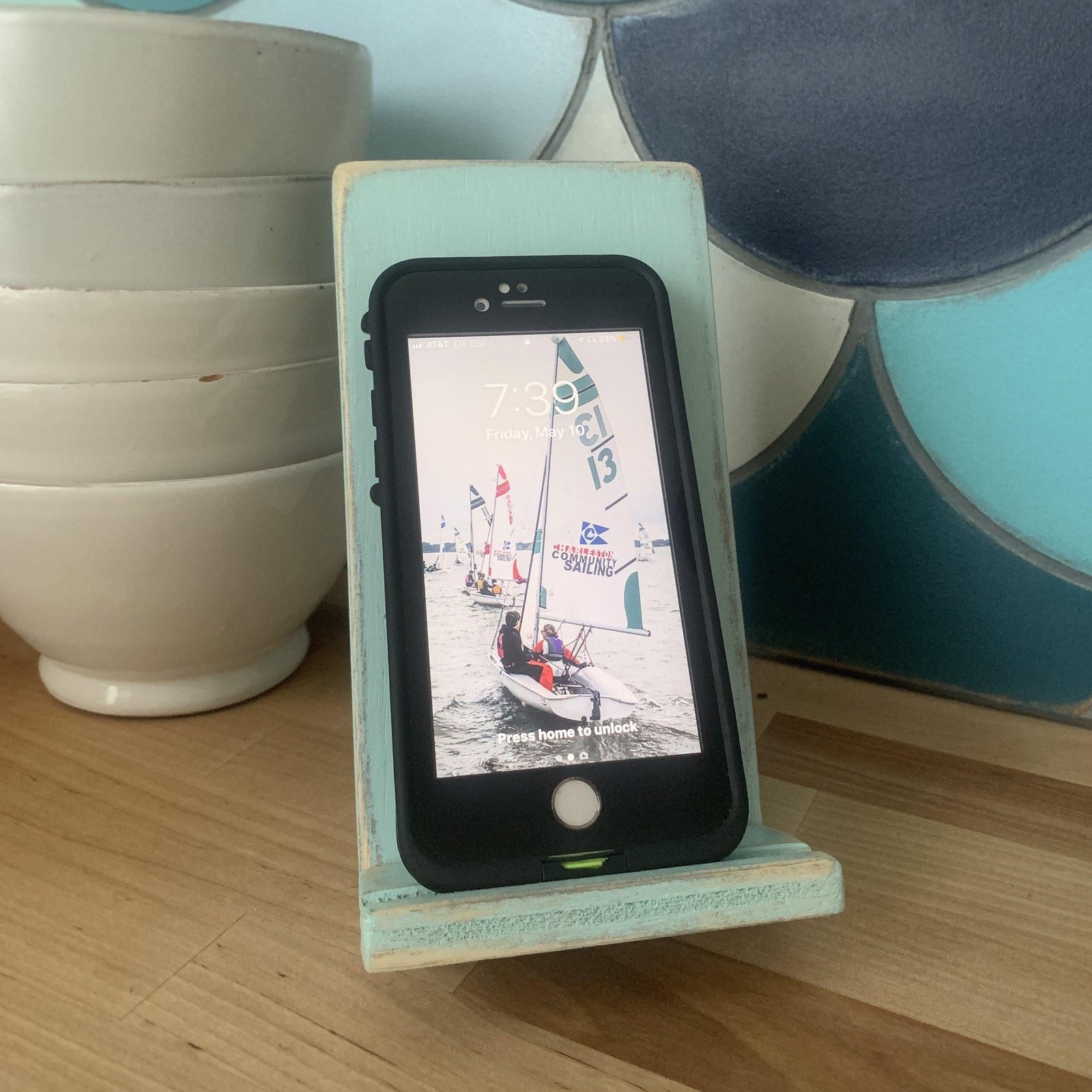seahorse smart phone stand grace graffiti